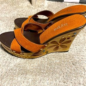 4 inch Hype Wooden heeled wedge shoes